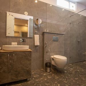 Comfort Triple Room Shower